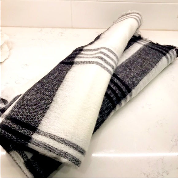 Zara Oversized Chic Blanket Scarf - Picture 5 of 8